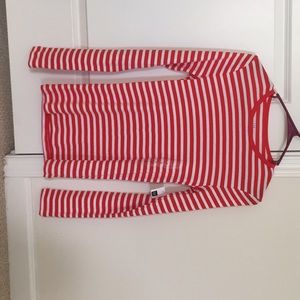 Red and white stripe crew neck tee.